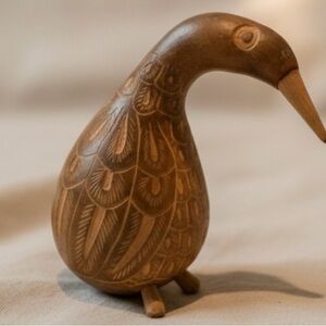 PERUVIAN GOURD ART. FOLK ART LITTLE BIRD